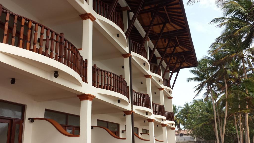 Whispering Palms Hotel Bentota Exterior foto